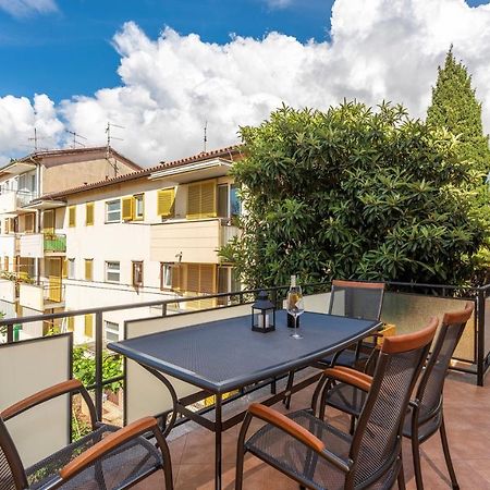 Apartment Lazzarich With Terrace Poreč Extérieur photo