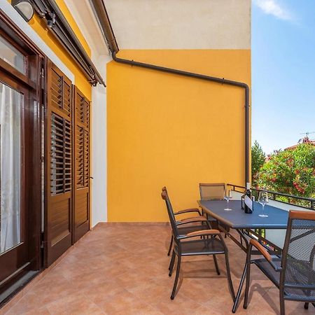 Apartment Lazzarich With Terrace Poreč Extérieur photo