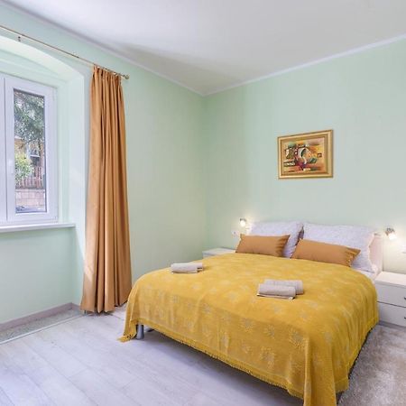 Apartment Lazzarich With Terrace Poreč Extérieur photo