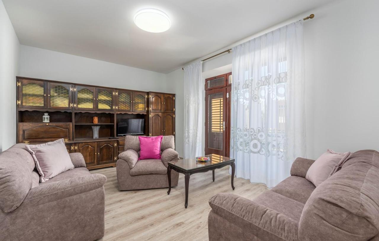 Apartment Lazzarich With Terrace Poreč Extérieur photo
