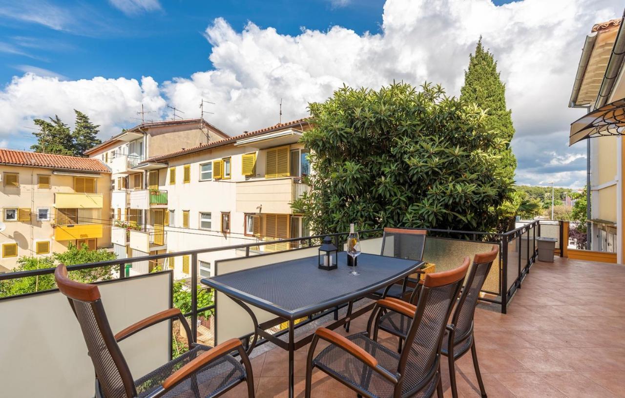 Apartment Lazzarich With Terrace Poreč Extérieur photo