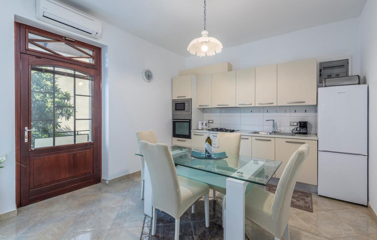Apartment Lazzarich With Terrace Poreč Extérieur photo