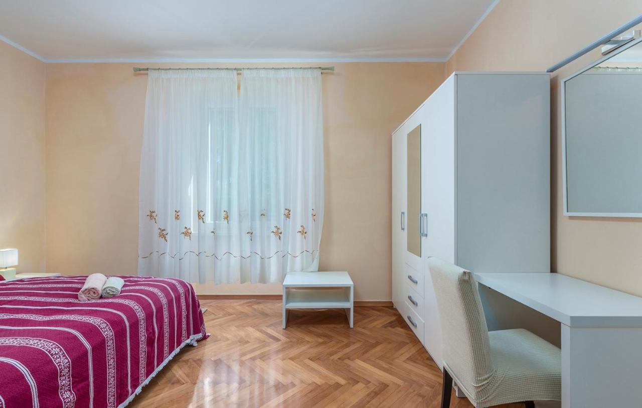 Apartment Lazzarich With Terrace Poreč Extérieur photo
