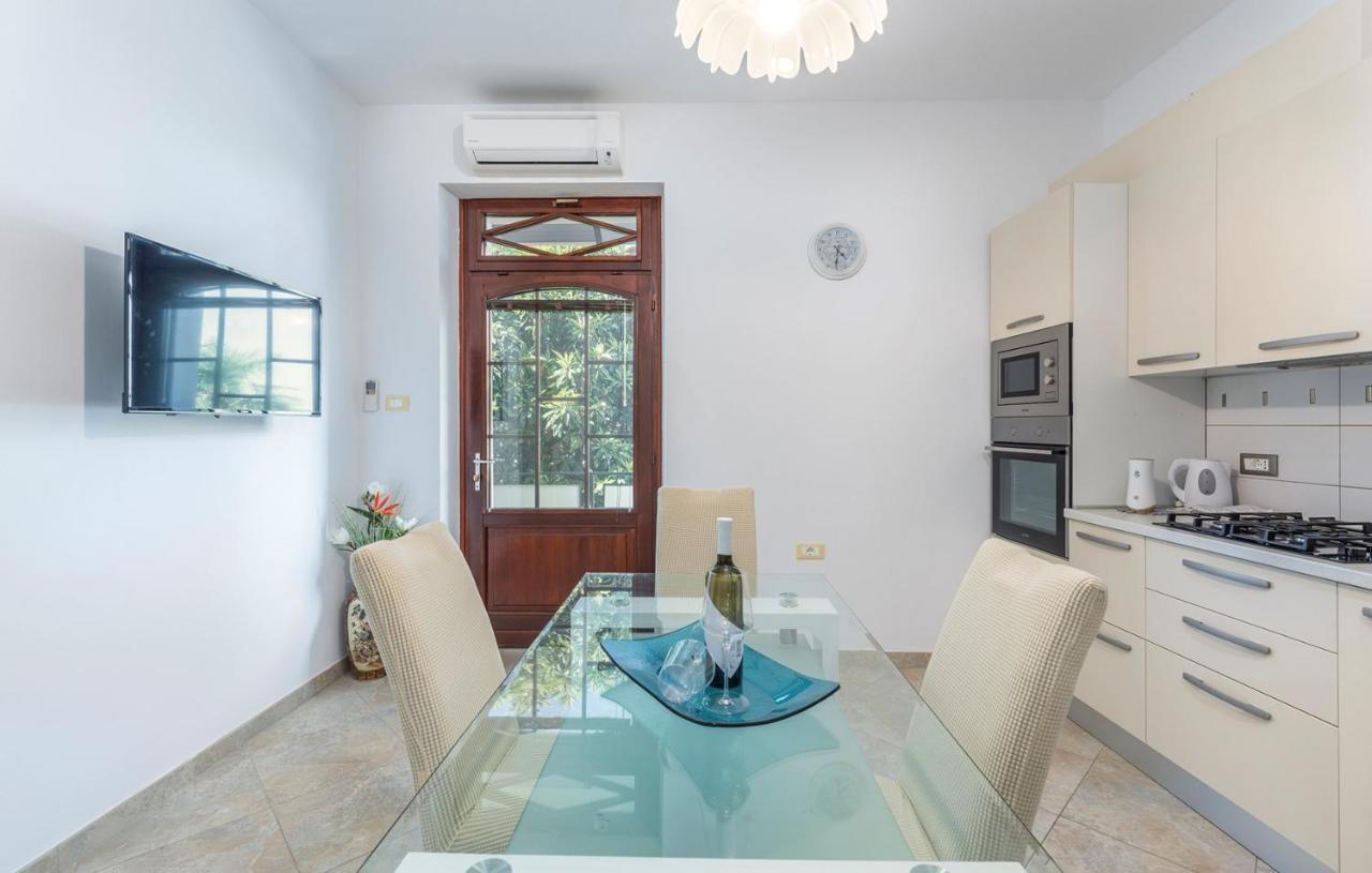 Apartment Lazzarich With Terrace Poreč Extérieur photo