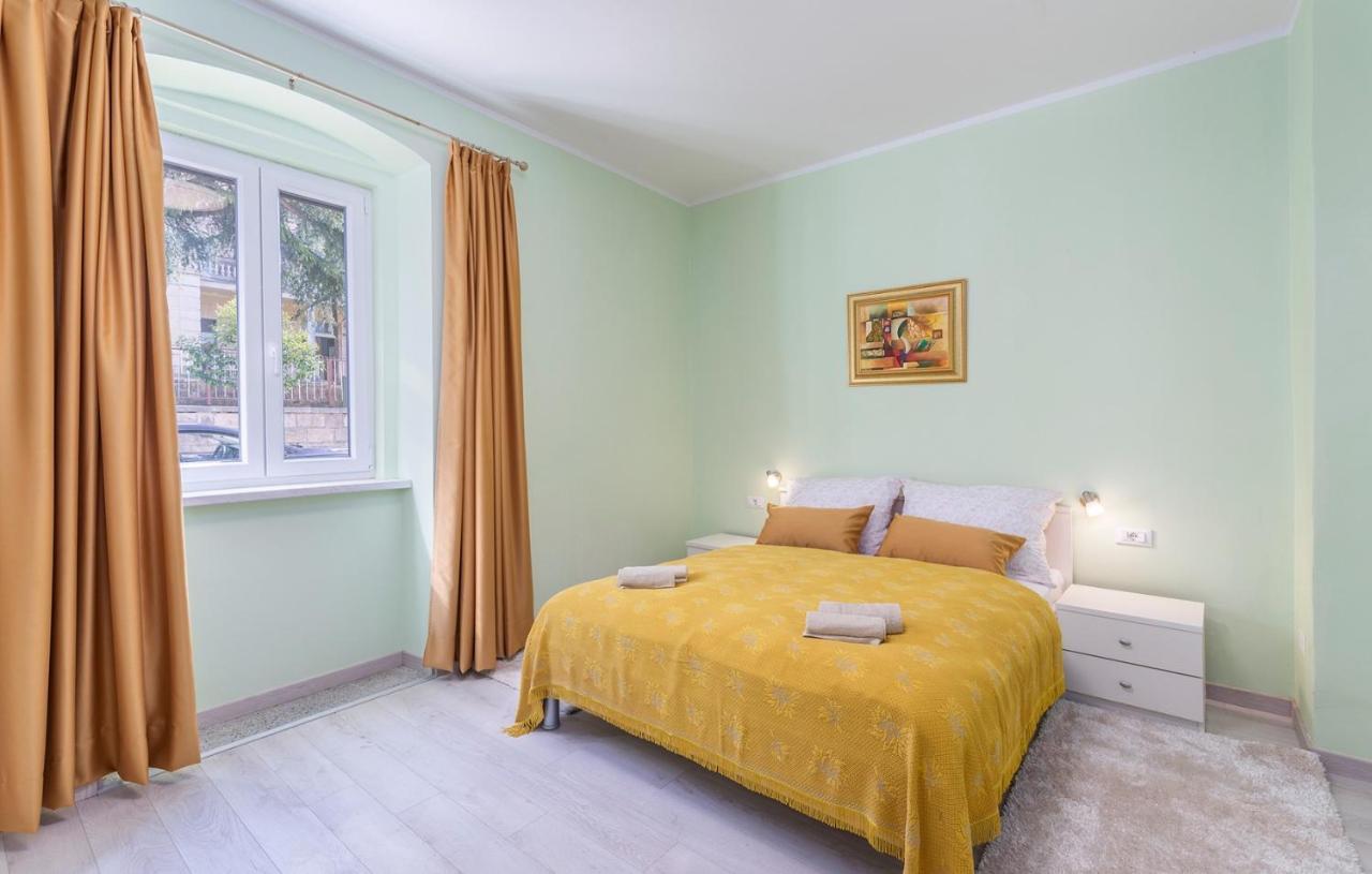 Apartment Lazzarich With Terrace Poreč Extérieur photo