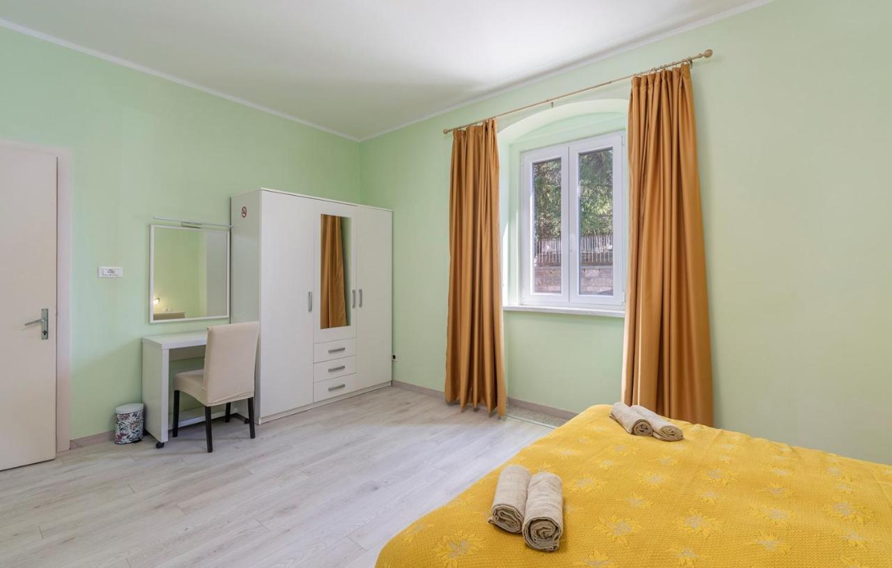 Apartment Lazzarich With Terrace Poreč Extérieur photo